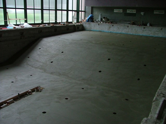 betonová podlaha bazénu Třinec